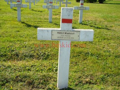 MASLO Wladisloff
35 ans
Né 08.01.1884 Tarnow Malopolskie (PL)
Fils de Stanislaw & Ewa Maslo
Décès 21.05.1919 Lyon 7ème (69)
Hôpital n°9 avenue Berthelot 18/20
1er Régiment Chasseurs Polonais
Soldat 2ème classe
Estampille 541/7
Provenance Lyon-Guillotière (nouveau) M.4-6-1
Inhumation 29.11.1956 - PV 1750
Carré D - Rang 4 - Tombe 2
Copyright Frania
