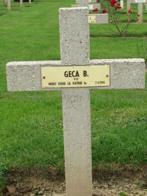 GECA Boleslaw
- 26 ans -
Né le 23.12.1917 Glusk Lublin
Décès 07.06.1944 en vol au-dessus de Blangy-le-Château & Pont l'Evêque (14)
Matricule P1797
Polish Air Force - 306 Squadron - Lieutenant
Tombe 1 - Carré II - Rang AA
copyright photo Piotr Packowski
copyright Frania
