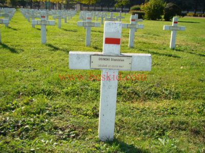 OSINSKI Stanislas
42 ans - Epoux de Warkocz Antonina
Né 18.11.1904 Goluchow (PL)
Fils de Joseph & Krolak Micheline
Décès 03.03.1947 Lyon 3ème (69)
(Hôpital Desgenettes)
Domicile chemin de la Barodière St-Etienne (42)
Estampille 524/3
Provenance Lyon-Guillotière L.5bis-II-1
Inhumation 21.09.1957 - PV 1991
Carré D - Rang 4 - Tombe 3
Copyright Frania
