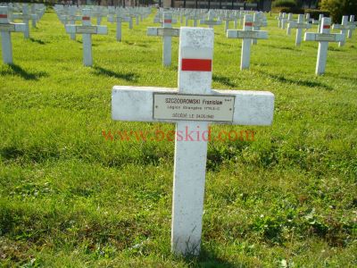 SZCZODROWSKI Bronislaw
36 ans - célibataire 
Né 29.09.1903 (PL)
Fils de Jan & Rybylia Anna
Décès 24.05.1940 Lyon 3ème 
(Hôpital Edouard Herriot)
Légion Etrangère
Soldat 1ère classe
2ème Régiment 3ème Compagnie SP 193
Estampille 1373/3
Provenance Lyon-Guillotière K.3-2P-3-3
Inhumation 21.09.1957 - PV 2024
Carré D - Rang 4 - Tombe 7
Copyright Frania
