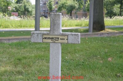 WLODARCZYK Marek
- 37 ans -
Né 1903
Décès 16.06.1940 Dieuze (57)
Inhumation 20.05.1942 - Tombe 239
1ère Division Grenadiers
Matricule 6116-33151
Armée Polonaise
copyright Frania 
