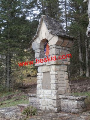 1 - Chemin Croix Valchevière dans le Vercors
Stèle modelée dans le style des chapelles de Zakopane du Chemin de Croix Valchevière 7ème station dans le Vercors

Copyright photo Aleksandra & Stéphane Delrieu
Copyright Frania
