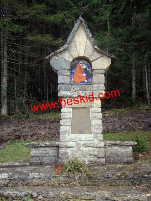 2 - Chemin Croix Valchevière dans le Vercors
Stèle modelée dans le style des chapelles de Zakopane du Chemin de Croix Valchevière 7ème station

Copyright photo Aleksandra & Stéphane Delrieu
Copyright Frania
