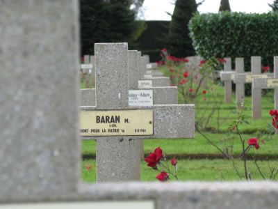 BARAN Marian Janusz
- 30 ans -
Né 20.11.1913 Olkusz
Décès 08.08.1944 Saint-Aignan-de-Cramesnil (14)
Matricule 30150
1ère Division Blindée Polonaise
10ème Régiment Dragons
Caporal Dragon
Tombe 5 - Carré II - Rang A
copyright photo Piotr Packowski
copyright Frania
