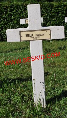 BIELEC Stanislaw
- 31 ans -
Né 08.05.1909 Dynow Rzeszów Basses-Carpates  (PL)
Décès 14.06.1940 Insming (57)
Inhumation  05.05.1964 - Tombe 23
Armée Polonaise
51ème Régiment Mitrailleurs Infanterie Coloniale
Matricule 5125
Grenadier 
1er Escadron
Lancier
copyright Frania 
