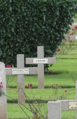 BRACHMANSKI Pawel
- 24 ans -
Né 24.05.1919 Niedobrzyce Rybnik
Décès 20.08.1944 Mont-Ormel (61)
Matricule 34661
1ère Division Blindée Polonaise
9ème Bataillon Fusiliers Tirailleurs
Tireur
Tombe 3 - Carré II - Rang F
copyright photo Piotr Packowski
copyright Frania
