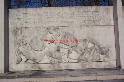 2 - Bron - 69 - Mur des Fusillés - août 1944 -
copyright Frania
