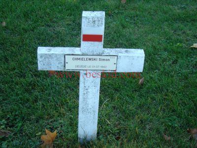 CHMIELEWSKI Simon
40 ans - célibataire
Né 30.04.1902 Dalhausen (D)
Fils Anton & Antonina 
Décès 01.07.1942 La Tronche (38)
(Hôpital militaire)
Armée polonaise
Soldat 2ème classe
Domicile Cavaillon (84) Chantegrillet
Provenance La Tronche (Sablon) (38)
Inhumation 15.07.1958 - PV 2575
Carré D - Rang 4 - Tombe 51 
Copyright Frania
