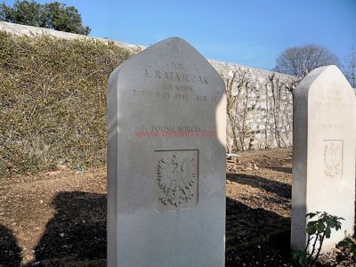 RATAJCZAK Alojzy
- 33 ans -
Décédé 27.07.1945
Pilote POLISH AIR FORCE - 301 squadron

