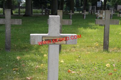 GODLEWSKI Marian
Décès 06.1940 Dieuze (57)
Inhumation 21.05.1942 - Tombe 229
Caporal-Chef
Armée Polonaise 
copyright Frania 

