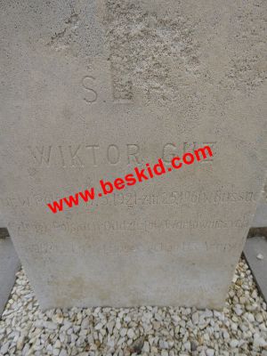 GUZ Wiktor
Militaire Armée Américaine
Né 17-05-1921 Wilno (Vilnus Lituanie)
Décès 02-05-1961 Bussac-Forêt (17) Les Landes
Fils d'Asanas & Anna Kudinow
Résident à Bussac-Forêt
39 ans - célibataire
Copyright Frania 
Copyright photo Anusia
