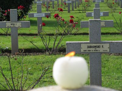 JABLONSKI Franciszek
- 31 ans -
Né 16.01.1913 Lysiec Stanislawow
Décès 14.08.1944 Saint-Aignan-de-Cramesnil (14)
Matricule 24604
1ère Division Blindée Polonaise
8ème Bataillon Fusiliers Tirailleurs
Caporal
Décoration : Krzyz Walecznych
Tombe 9 - Carré I - Rang G
copyright photo Piotr Packowski
copyright Frania
