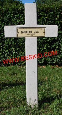 JAGIELKO Joseph
Décès 06.1940  Xousse (54)
Inhumation 18.06.1964 - Tombe 100
Armée Polonaise
copyright Frania 
