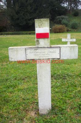 KOSSALOVA Ignace
21 ans
Né 1919 Alona (Gabon)
Décès 09.09.1940 St-Etienne (42)
(Maladie contracté en service)
Soldat matricule 138
25ème Régiment de Tirailleurs Sénégalais 
Provenance St-Etienne (42)
Inhumation 21.10.1958 PV 2939
Carré A - Rang 18 - Tombe 30
Copyright Frania
