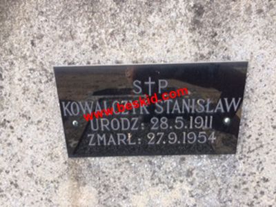 KOWALCZYK Stanislaw
Né 28.05.1911 Falatycze Mazowieckie (PL)
Fils Jozef & Marianna
Décès 27.09.1954 La Chapelle St-Mesmin (45)
Hôpital américain
43 ans
Garde au 4230 Labor service Cie APO 256
Armée Américaine Chinon (37)
Copyright photo Joseph Lokietek
Copyright Frania
