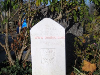 KOWALSKI Edward
- 32 ans -
Lieutenant P.0131 POLISH AIR FORCE
Décès 28.04.1942 
Rang V - tombe 3/5
