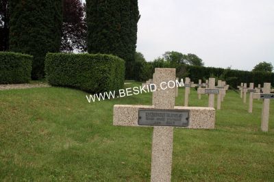 KUCZKOWSKI Wladyslaw
27 ans
Né 18.06.1913
Décès 06.1940 Sarrebourg (57)
Inhumation 23.11.1963
Armée Polonaise
Matricule 6411-2735
Caporal Grenadier
Unité 1 PG. 1er bataillon
Tombe 379
Copyright Frania
