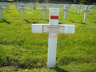 KULINSKI Antoine
32 ans - célibataire 
Né 18.08.1908 Rudt (PL)
Fils Gerpl & Rosalie Spceka
Décès 19.12.1940 Lyon 3ème (69)
(Hôpital Edouard Herriot) 
Estampille 2815/3
Régiment Colonial
12ème Régiment Infanterie Transmissions
Domicile : 14 rue d’Islettes Paris 18ème (goutte d’or)
Provenance Lyon-Guillotière K.3-3P-4-15
Inhumation 21.09.1957 - PV 2037
Copyright Frania
