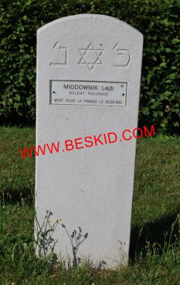 MIODOWNIK Lejb
Décès 20.06.1940 Colombey-les-Belles (54)
Inhumation 12.07.1964 - Tombe 65
Armée Polonaise
copyright Frania 
