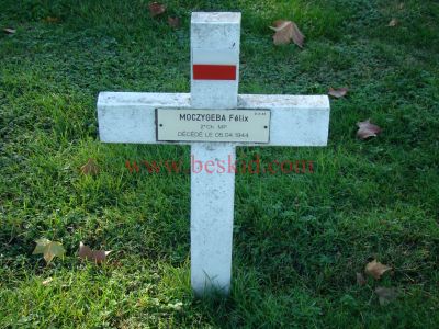 MOCZYGEBA Feliks
26 ans - célibataire
Né 10.07.1917 Jozefow (PL)
Fils Pierre & Jadwiga Grandicz
Décès 05.04.1944 Bourg-en-Bresse (01)
Soldat 2ème classe
Chasseurs de Montagne Polonais (CMP)
Domicile Cernay-en-Dormois (51) cutivateur
Provenance Bourg-Argental (42)
Inhumation 03.06.1958 - PV 2516
Carré D - Rang 4 - Tombe 43
MORT POUR LA FRANCE (02.10.1944)
Copyright Frania
