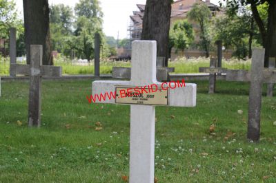 MYSZOL Jozef
Décès 06.1940 Dieuze (57)
Inhumation 20.05.1942 - Tombe 232
Armée Polonaise
copyright Frania 
