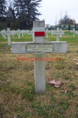 MYZOREK Stefan alias Ypsen
27 ans - célibataire
Né 08.03.1912 Zakopane Malopolskie (PL)
Fils Louis & Marianne Szostak
Décès 28.06.1940 Bourg-Argental (42)
(Fractures multiples)
25ème Régiment Tirailleurs Sénégalais 
Soldat 2ème classe
Domicile Lerne (37)
Provenance Bourg-Argental (42)
Inhumation 21.10.1958 - PV 2948
Carré A - Rang 18 - Tombe 36
MORT POUR LA FRANCE (02.10.1944)
Copyright Frania
