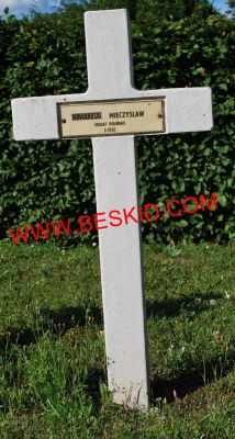 NOWAKOSKI Mieczyslaw
22 ans
Né 1918
Décès 06.1940 Xousse (54)
Inhumation 18.06.1964 - Tombe 97
Armée Polonaise
Matricule 13555
copyright Frania 
