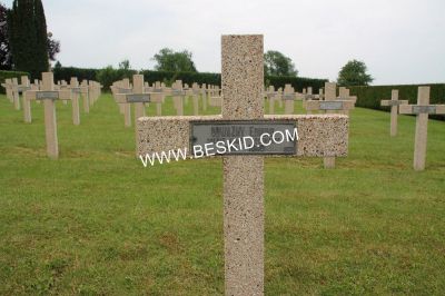 ODWAZNY Edmund
28 ans
Né en 1918
Décès 06.1940
Inhumation 23.11.1963
Armée Polonaise
Soldat Grenadier
Matricule 3934-11739
Tombe 333
Copyright Frania
