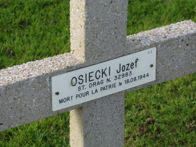 OSIECKI Jozef
- 22 ans -
Né 18.05.1922 Siemianowice Silésie
Décès 18.08.1944 Hautmesnil (50)
Matricule 32983
1ère Division Blindée Polonaise
10ème Régiment Dragons
Caporal Dragon
Tombe 2 - Carré II - Rang C
copyright photo Piotr Packowski
copyright Frania
