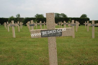 PAWLIK Andrzej
24 ans
Né en 1906
Décès 18.06.1940 Gondrexange (57)	
Inhumation 23.11.1963
Armée Polonaise
Matricule 2224-28817
Soldat Grenadier
Tombe 388
Copyright Frania
