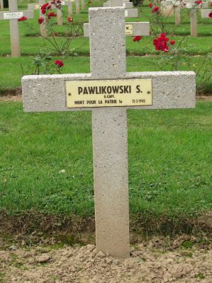 PAWLIKOWSKI Stefan
- 46 ans -
Né 11.10.1896 Pologne
Décès 15.04.1943 
Polish Air Force
315ème Escadron Deblinskie
Matricule P 0587
Colonel 
Tombe 2 - Carré II - Rang AA
copyright photo Piotr Packowski
copyright Frania
