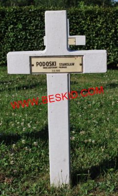 PODOSKI Stanislaw
Décès 21.06.1940 Neufmaisons (54)
Inhumation 12.07.1964 - Tombe 49
Sous-Lieutenant
Armée Polonaise
copyright Frania 
