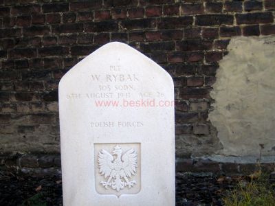 RYBAK Waclaw
- 26 ans -
Décès 06.08.1941
Pilote P.782637 POLISH AIR FORCE
Rang T - tombe 1B
