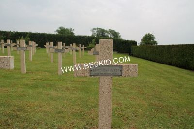 SIVIEVER Josef
Décès 06.1940 Azoudange (57)
Inhumation 19.03.1942
Armée Polonaise
Tombe 392
Copyright Frania
