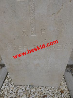 SKROBEK Jozef
Militaire camp USA
Né 12-03-1915 (PL)
Décès 22-01-1959 Bussac-Forêt (17) Les Landes
Fils de Jan &  Marianna Migdal
Résident au camp de Bussac-Forêt
43 ans
Copyright Frania 
Copyright photo Anusia
