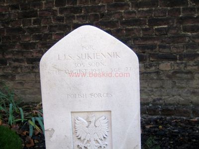 SUKIENNIK Jerzy Jan Stanislaw
- 27 ans -
Décès 06.08.1941
Lieutenant P.0094 POLISH AIR FORCE
Rang T - tombe 1C
