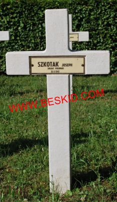 SZKOTAK Joseph
Décès 16.06.940 Hoste-Haut (57)
Inhumation 05.05.1964 - Tombe 7
Armée Polonaise
copyright Frania 
