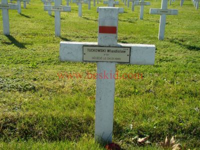 TUCKOWSKI Wladyslaw
44 ans - célibataire
Né 17.12.1899 Lipnica (PL)
Décès 04.01.1945 Lyon 2ème (69)
(Hôpital Desgenettes)(mort naturelle)
Estampille 16/2
Francs-Tireurs & Partisans Français
(F.T.P.F. Brigade rouge)
Domicile 31 montée de la Grande Côte Lyon 1er
Provenance Lyon-Guillotière 6/1-3-20
Inhumation 30.09.1957 - PV 2159
Carré D - Rang 4 - Tombe 18
Copyright Frania
