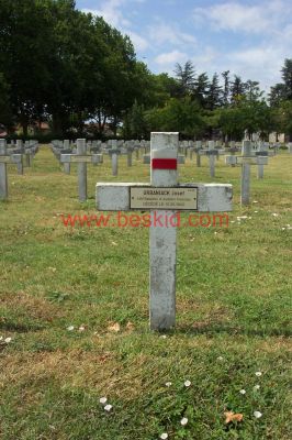 URBANIAK Jozef
22 ans - célibataire
Né 11.02.1917 Herne (D)
Décès 10.05.1940 Bron (69) 
(Suite blessures) 
Bombardement de l'aéroport de Bron
145ème Bataillon Aviation Polonaise
Estampille 265/D
Caporal-Chef - Armurier
Provenance Lyon-Guillotière 5/C3-1-4
Inhumation 30.09.1957 - PV 2246
Carré D - Rang 4 - Tombe 35
Copyright Frania
